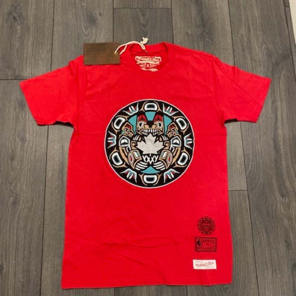Mitchell & Ness Vancouver Grizzlies Totem T-Shirt NWT